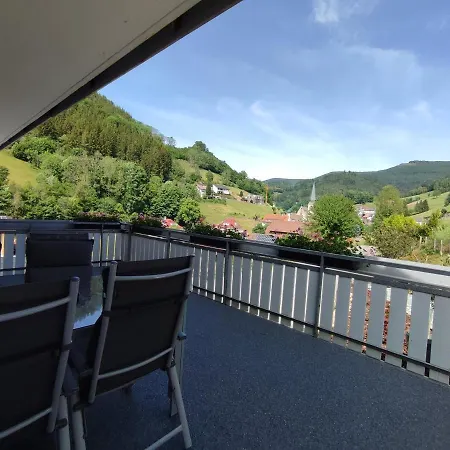 Steepleview House, Schwarzwaldblick - Spacious & Peaceful Apartmán